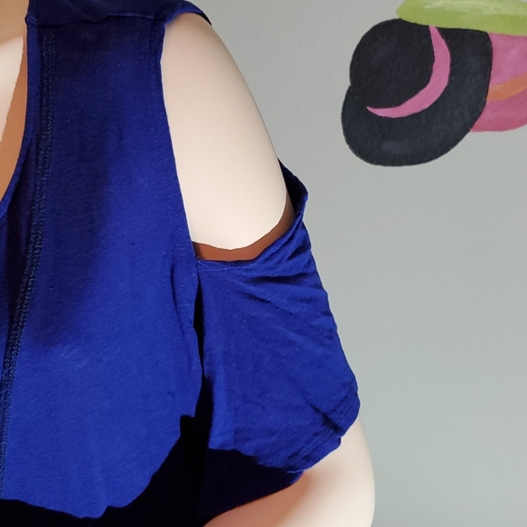 Free People Cold Shoulder Short Sleeve top (Large) - Picture 3 of 11